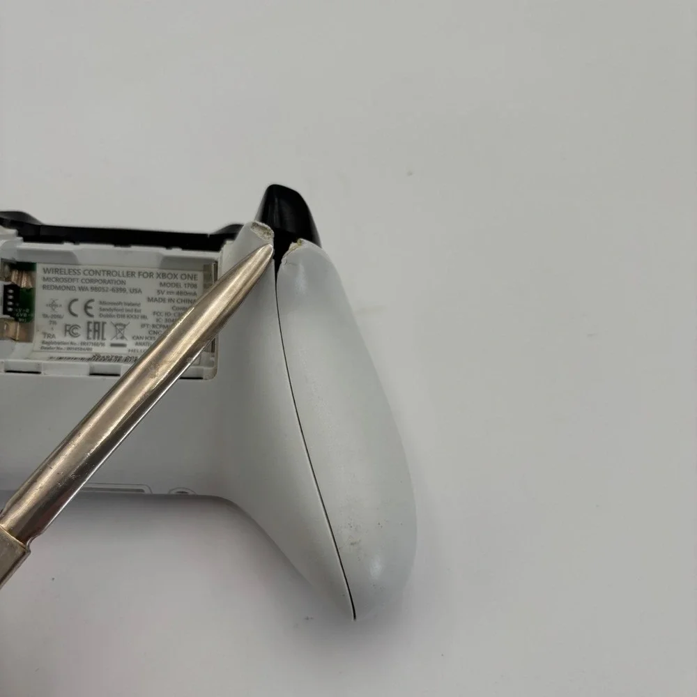 Microsoft Xbox One Controller Model 1708 White Sticky LT Split For Parts/Repair